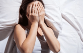 Ngủ kiểu này khiến nhiều người có nguy cơ mắc bệnh lây qua đường tình dục cao gấp 2 lần, thường gặp nhất ở những người trẻ