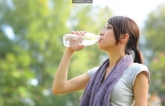 Tôi học người Nhật Bản uống 1 cốc nước khi bụng đói, 1 tháng sau cơ thể thay đổi ngoạn mục