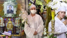 Con gái ruột cố NS Vũ Linh lần đầu lộ diện trong đám tang ba: Được giấu kín để sống yên ổn