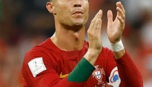 Ronaldo từ cậu bé nhặt rác phải xin ăn thành siêu sao thế giới