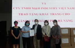 Người Nhật tặng 50.000 khẩu trang y tế chống dịch Covid-19 cho Đà Nẵng