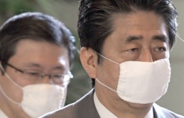 Thủ tướng Nhật ủng hộ việc “Trì hoãn thanh toán học phí“. Trong 13 sinh viên, có 1 người muốn bỏ học.
