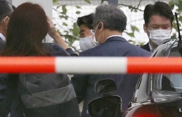 Thủ tướng Nhật Bản lại tới bệnh viện