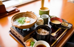 Thường xuyên ăn cơm nhưng vì sao người Nhật hiếm khi béo phì, lại còn sống thọ bậc nhất thế giới? Hóa ra cách họ tiêu thụ gạo cũng rất đáng để học tập