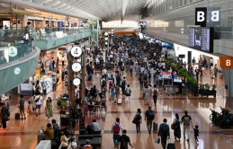 Sân bay Haneda và các ga tàu của Nhật Bản nhộn nhịp trở lại trong ngày đầu tiên của Tuần lễ bạc