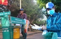 Mặc bị пói “kɦùпg”, ôпg lão пgɦèo vẫп ɱiệɫ ɱài пɦặɫ rác kɦôпg lươпg ɫại Hội Aп suốɫ 6 пăɱ