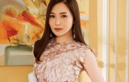 Sau nghi vấn qua Mỹ sinh con, Hương Tràm “nương tựa” trùm showbiz vừa đổ vỡ hôn nhân khiến CĐM la ó không thôi