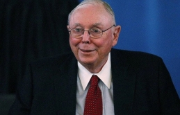 Lời khuyên làm giàu kinh ngạc từ tỷ phú thông thái Charlie Munger 97 tuổi: Có 3 cách khiến đời bạn mãi nghèo, nếu muốn trở nên giàu có, hãy làm ngược lại!