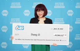 Một phụ nữ gốc Việt trúng xổ số gần 11 triệu đô: Cả gia đình tôi vui mừng đến không ăn không ngủ được
