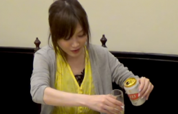 Cô nàng ham ăn Kinoshita Yuka thử bia 333 và càn quét món ăn Việt tại Việt Nam