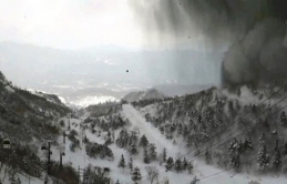 Tin nhanh: Núi lửa phun trào gây lở tuyết ở Nhật Bản, ít nhất 15 người bị thương