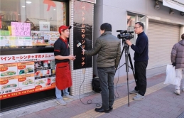 Hai chàng trai Quảng Nam mang bánh mì ‘đại náo’ nước Nhật, khởi nghiệp nhờ 1 lần… đi chợ