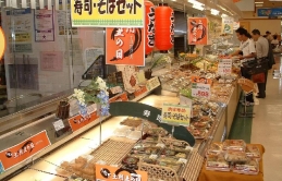 Nguyên nhân siêu thị Nhật Bản không cho phép nhân viên mang “rác” ra khỏi siêu thị