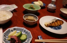 Quy tắc bàn ăn tại Nhật Bản điều nên làm và điều cấm kỵ