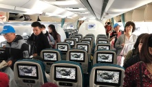 Người Việt ở Mỹ kể chuyện đi máy bay: Hành lý dư... 3 lạng phải lấy ra
