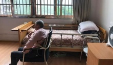 Bán nhà cho con sống ở Mỹ, cặp vợ chồng phải vào viện dưỡng lão