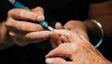 Nghề Nail trên đất Mỹ: Cuộc cạnh tranh khốc liệt giữa những người đồng hương