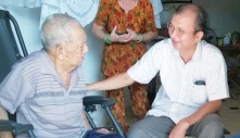 Nghệ sĩ Mạc Can sống bên Mỹ khổ phải về Việt Nam: ‘Trúng số độc đắc’ an tâm dưỡng bệnh ở tuổi 76