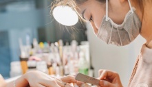 Chị út đi làm Nails: Tuy khó khăn nhưng tôi không bao giờ chán nản, vì đó là cái nghề giúp gia đình tôi ổn định trong thời gian đầu mới đến Mỹ
