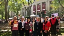 Cô bé luôn đứng cuối lớp bị cô giáo mắng “dốt như lợn” trở thành tiến sĩ Harvard nhờ mẹ luôn tin tưởng khích lệ: “Đừng lo lắng, thời điểm con trở nên xuất sắc không còn xa”.