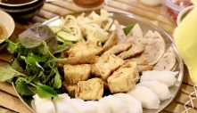 Nhà hàng Việt bán bún đậu mắm tôm 800 nghìn VNĐ/suất ở New York: Lọt top 30 quán ăn ngon nhất của báo Mỹ, thực đơn khiến khách ca ngợi hết lời