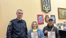 Người Việt ở Ukraine được cảnh sát Kharkiv trao giấy khen vì thiện nguyện giúp người