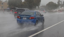 Bão cuối mùa gây mưa lớn khắp Nam California, lốc xoáy ở Carson
