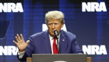 Tòa công bố lời khai của ông Trump trong vụ kiện phỉ báng