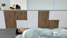 Người nước ngoài ngỡ ngàng với 'văn hóa ngủ trưa' ở Việt Nam