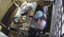 Nhà hàng buffet đòi khách đền 6.500 USD vì gói đồ thừa mang về