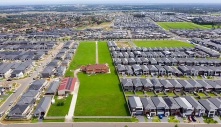 Nhà lọt thỏm giữa khu đô thị, chủ nhân từ chối 40 triệu USD quyết không phân lô