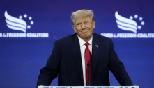 Tỷ lệ ủng hộ ông Trump tăng sau vụ truy tố tài liệu mật