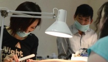 Chồng gốc Việt cưỡng bức sức lao động của “vợ” tại tiệm nail ở Mỹ và hé lộ sự thật khủng khiếp đằng sau