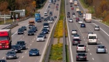 Đi cao tốc mới biết xe Đức tốt thế nào, thế mới nói bền như hàng Đức