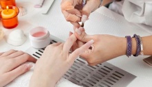 Người giàu cũng ráng gom tiền sang Mỹ làm nail, sang Nhật làm công nhân. Tại sao lại vậy?