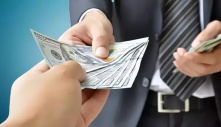 Bốn thứ người giàu ít mua, người nghèo hay sắm