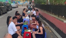 Quán Việt bán bún đậu mắm tôm 800k đồng/suất ở New York