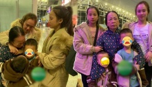 4 “cục vàng“ sang Anh với mẹ, bà ôm cháu khóc “lụt“ sân bay