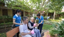 Vét hết tiền, bán nhà cho con du học: Con lấy chồng, thành đạt trời Tây, cha mẹ già cay đắng bị tống vào viện dưỡng lão