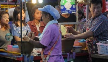 Chẳng ở đâu sống bằng ở Việt Nam. Ai đã đi thì đã hiểu còn ai chưa đi mà có ý định đi thì nên suy nghĩ lại