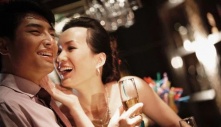 Tâm sự thật lòng của 3 người phụ nữ: Tại sao phụ nữ già “cặp kè“ trai trẻ hóa ra lý do là vậy