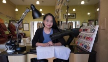 Hiểm họa từ nghề nail cho Việt kiều mưu sinh ở trời Tây: Cẩn thận không thừa