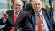 Câu chuyện 'già mà vẫn dẻo dai' của Warren Buffett: Kỷ nguyên của các CEO 100 tuổi vui tính và không chịu ‘nhường ngôi’
