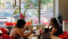 Quán phở Việt 25 năm ở Chicago, hương vị như phở Sài Gòn