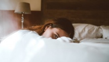 Tình yêu và chuyện ''gìn giữ'' ở trời Tây