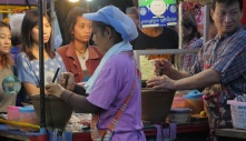 Người Việt định cư trời Tây, giấc mơ xen lẫn những giọt nước mắt