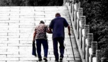 Không phải cô đơn, đây chính là 3 nỗi sợ ám ảnh cha mẹ già nhất: Con cái đừng bỏ qua