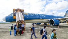 Kinh tế khó khăn, về quê ăn Tết hết dám nhìn vé máy bay