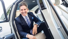 Bí quyết làm giàu ngược đời của triệu phú tự thân Grant Cardone: Luôn tìm cách để... nhẵn túi