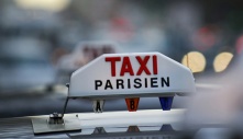 Trải nghiệm bị lừa phí taxi đắt 6 lần ở Paris